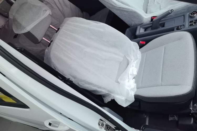 Used Wuling Yangguang 2026 Model, 330km Bus Comfort Edition Right Front Seat