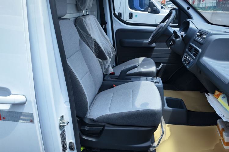 Used Wuling Yangguang 2026 Model, 300km Window-Sealed Comfort Edition Right Front Seat