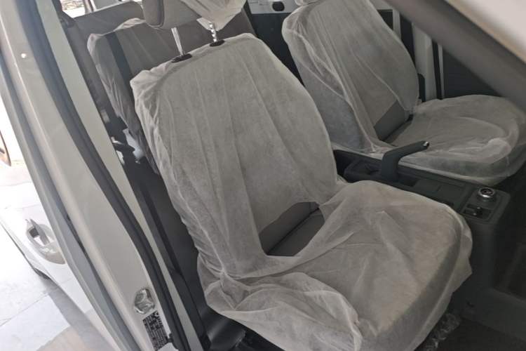 Used Wuling Yangguang 2026 Model, 440km Bus Comfort Edition, 6 Seats Right Front Seat