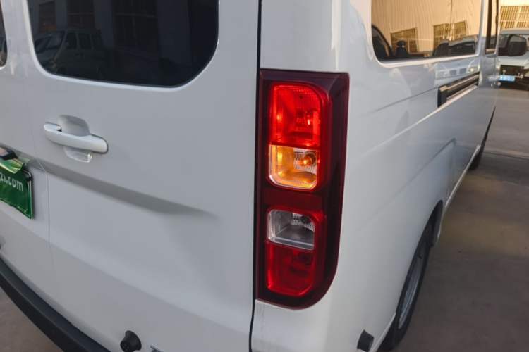 Used Wuling Yangguang 2026 Model, 440km Bus Comfort Edition, 6 Seats Right Rear Taillight