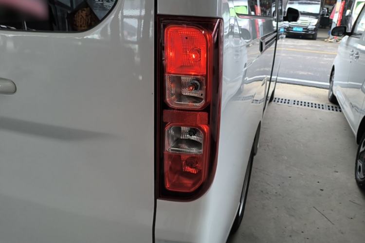 Used Wuling Yangguang 2026 Model, 440km Bus Comfort Edition, 6 Seats Right Rear Taillight