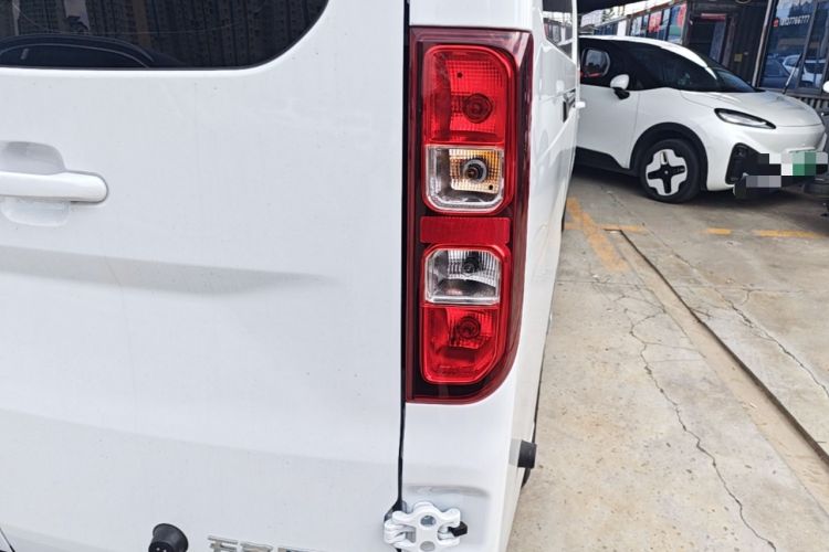 Used Wuling Yangguang 2026 Model, 440km Bus Comfort Edition, 6 Seats Right Rear Taillight