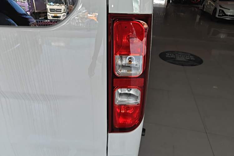 Used Wuling Yangguang 2026 Model, 440km Bus Comfort Edition, 6 Seats Right Rear Taillight