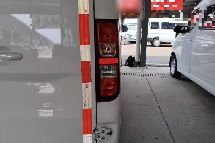 Used Wuling Yangguang 2026 Model, 300km Window-Sealed Practical Edition Right Rear Taillight