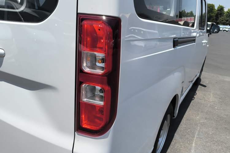 Used Wuling Yangguang 2026 Model, 330km Bus Comfort Edition Right Rear Taillight