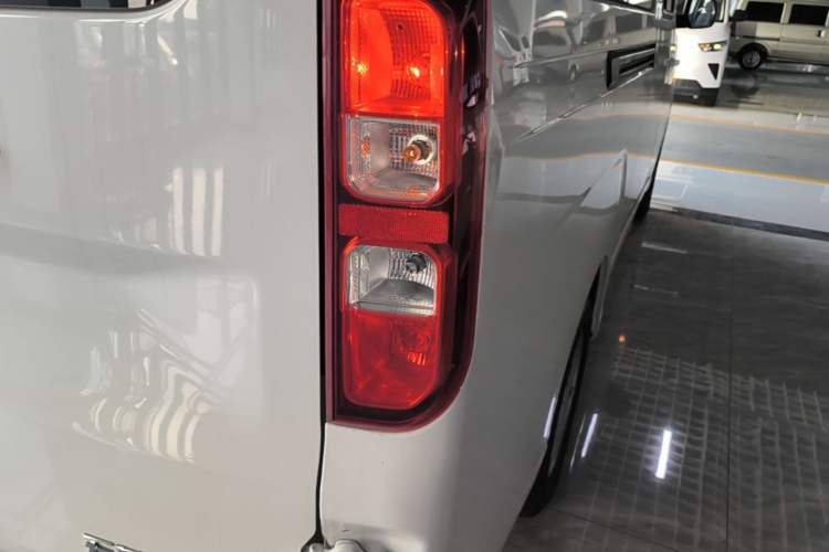 Used Wuling Yangguang 2026 Model, 330km Bus Comfort Edition Right Rear Taillight