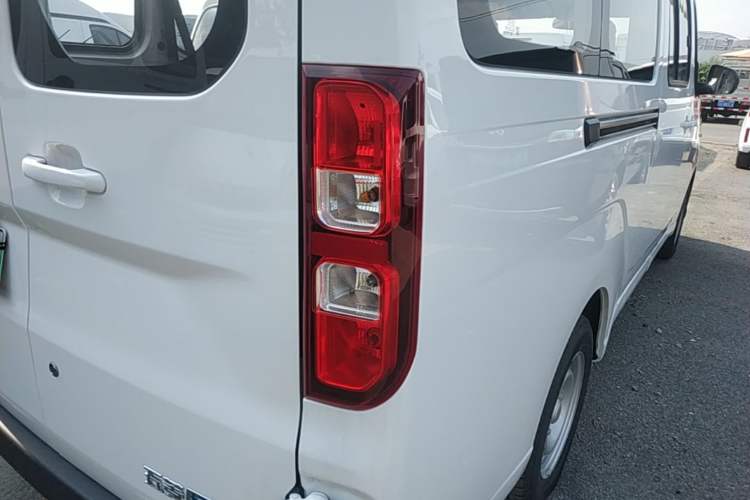 Used Wuling Yangguang 2026 Model, 330km Bus Comfort Edition Right Rear Taillight