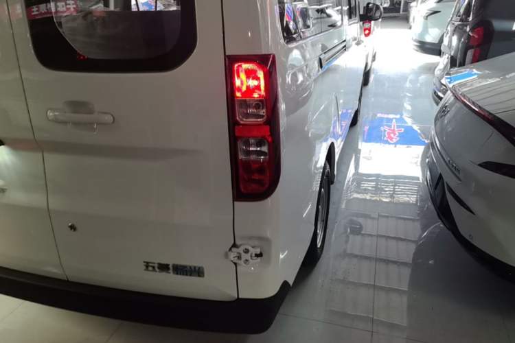 Used Wuling Yangguang 2026 Model, 330km Bus Comfort Edition Right Rear Taillight