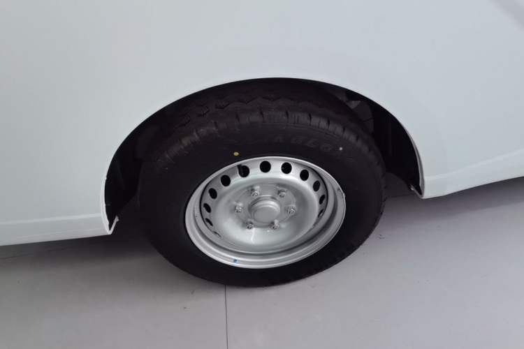 Used Wuling Yangguang 2026 Model, 330km Bus Comfort Edition Right Rear Wheel Hub