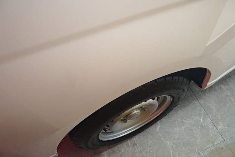 Used Wuling Yangguang 2026 Model, 330km Bus Comfort Edition Right Rear Wheel Hub