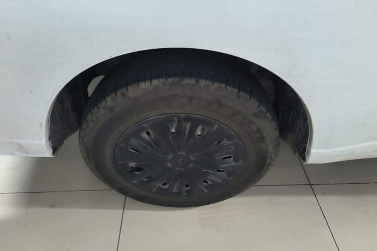 Used Wuling Yangguang 2026 Model, 330km Bus Comfort Edition Right Rear Wheel Hub