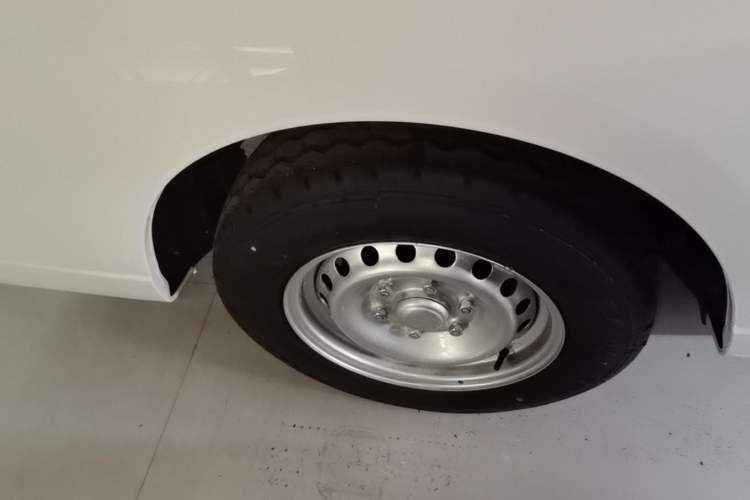 Used Wuling Yangguang 2026 Model, 330km Bus Comfort Edition Right Rear Wheel Hub