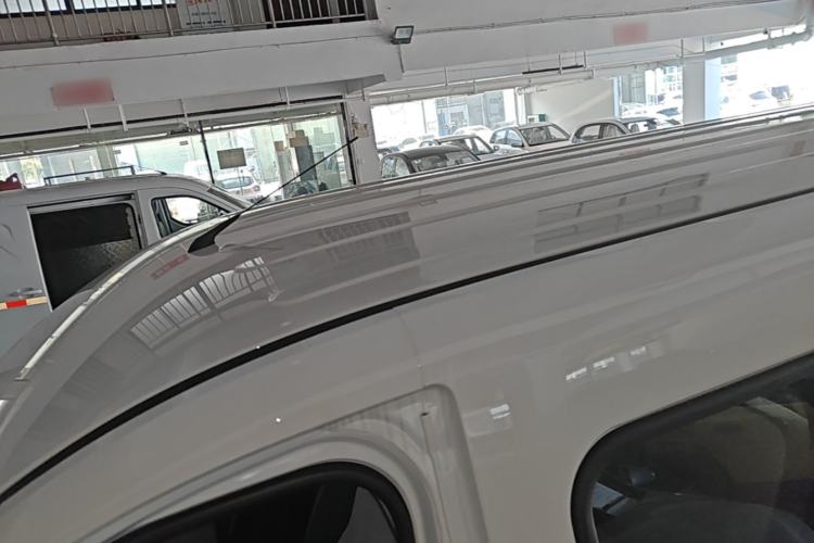 Used Wuling Yangguang 2026 Model, 440km Bus Comfort Edition, 6 Seats Roof
