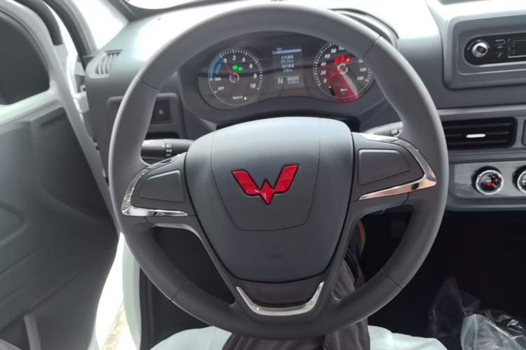 Used Wuling Yangguang 2026 Model, 330km Bus Comfort Edition Steering Wheel