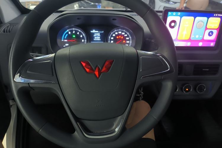 Used Wuling Yangguang 2026 Model, 330km Bus Comfort Edition Steering Wheel