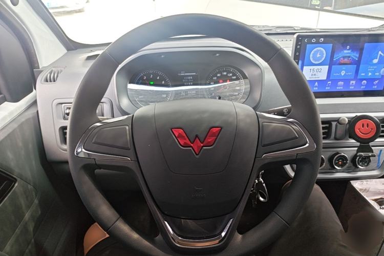 Used Wuling Yangguang 2026 Model, 440km Bus Comfort Edition, 6 Seats Steering Wheel