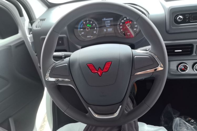Used Wuling Yangguang 2026 Model, 330km Bus Comfort Edition Steering Wheel