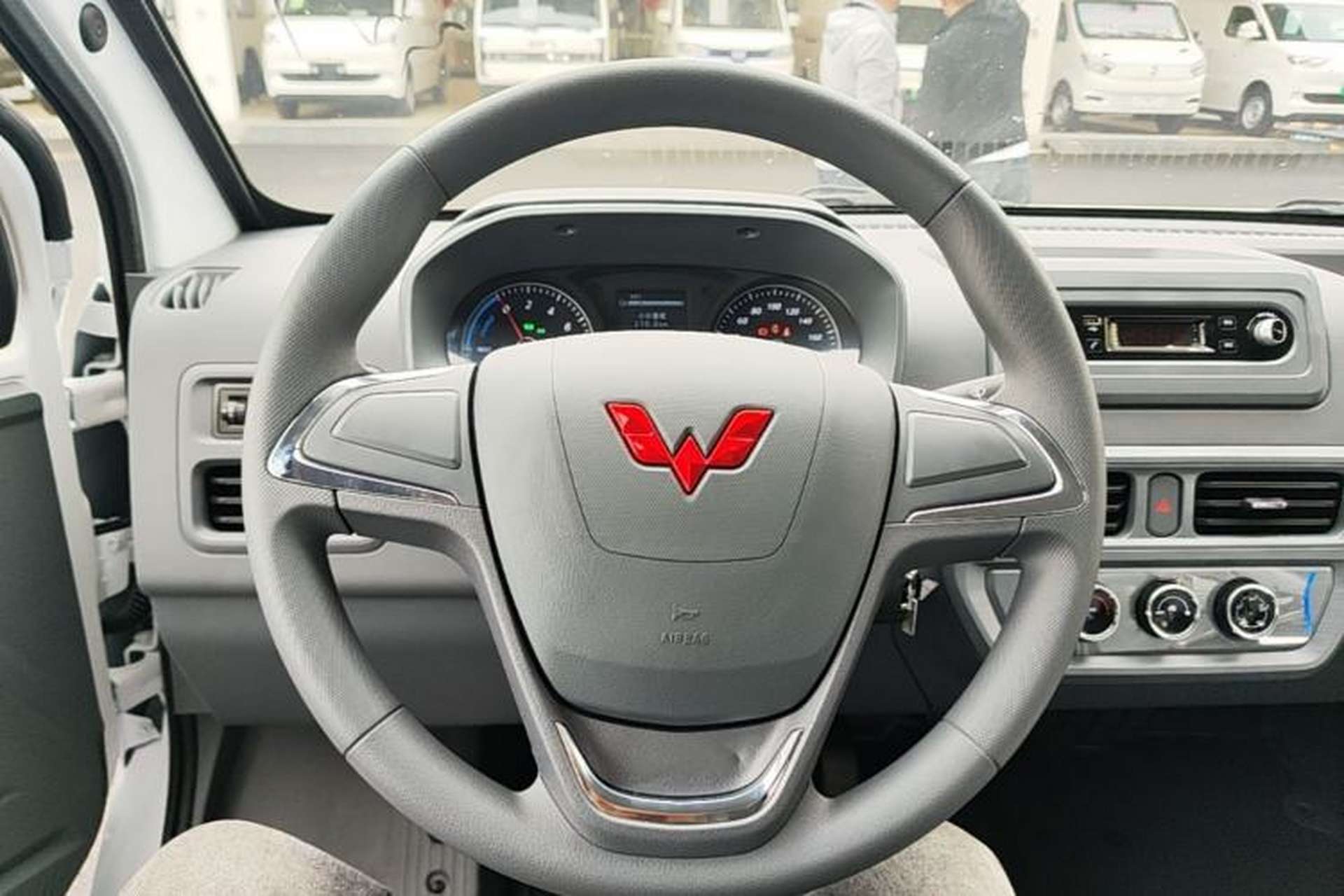 Used Wuling Yangguang 2026 Model, 330km Bus Comfort Edition Steering Wheel