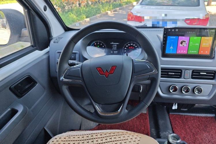 Used Wuling Yangguang 2026 Model, 440km Bus Comfort Edition, 6 Seats Steering Wheel