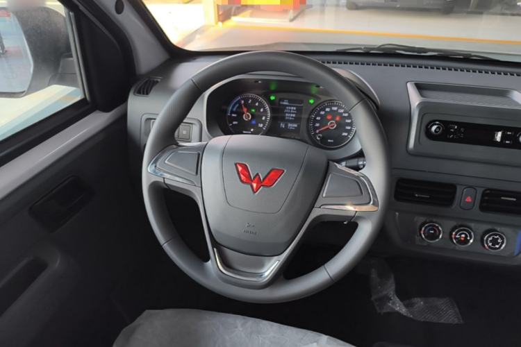 Used Wuling Yangguang 2026 Model, 330km Bus Comfort Edition Steering Wheel