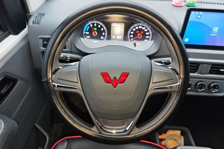 Used Wuling Yangguang 2026 Model, 440km Bus Comfort Edition, 6 Seats Steering Wheel