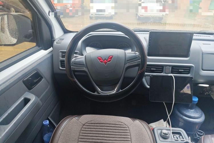 Used Wuling Yangguang 2026 Model, 440km Bus Comfort Edition, 6 Seats Steering Wheel