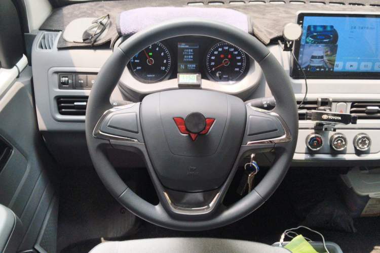 Used Wuling Yangguang 2026 Model, 340km Bus CATL Custom Edition Steering Wheel