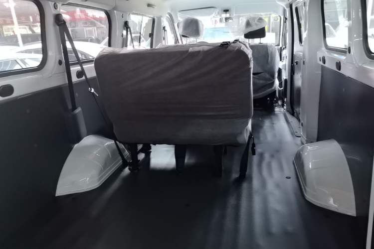 Used Wuling Yangguang 2026 Model, 330km Bus Comfort Edition Trunk
