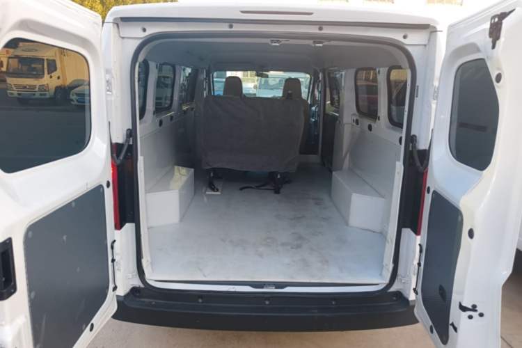 Used Wuling Yangguang 2026 Model, 440km Bus Comfort Edition, 6 Seats Trunk