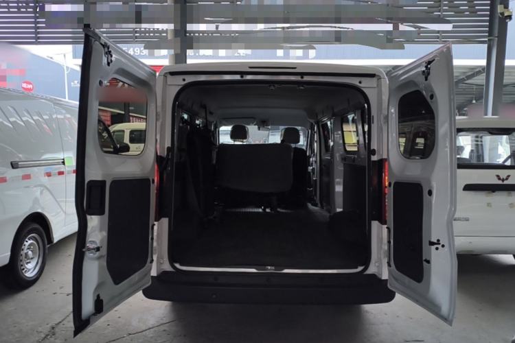 Used Wuling Yangguang 2026 Model, 440km Bus Comfort Edition, 6 Seats Trunk