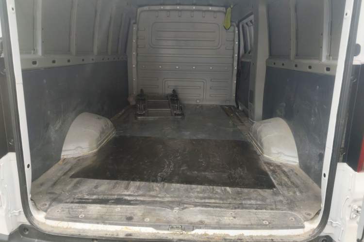 Used Wuling Yangguang 2026 Model, 300km Window-Sealed Comfort Edition Trunk