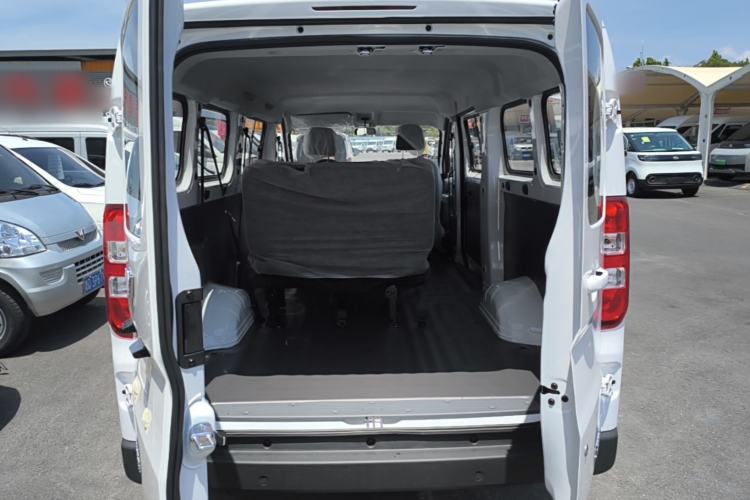 Used Wuling Yangguang 2026 Model, 330km Bus Comfort Edition Trunk
