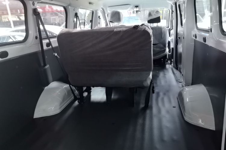 Used Wuling Yangguang 2026 Model, 330km Bus Comfort Edition Trunk