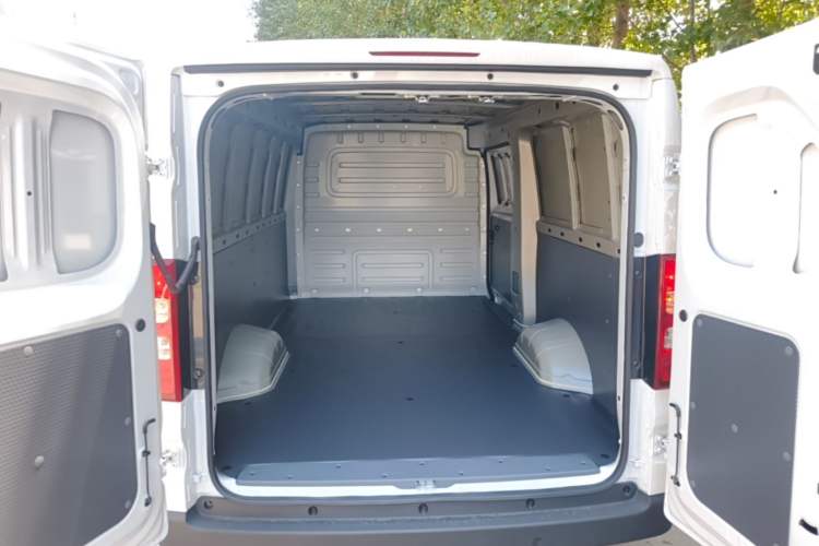 Used Wuling Yangguang 2026 Model, 300km Window-Sealed Practical Edition Trunk