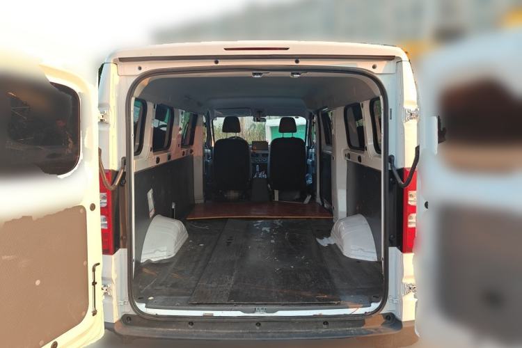 Used Wuling Yangguang 2026 Model, 440km Bus Comfort Edition, 6 Seats Trunk