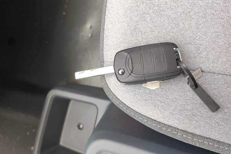 Used Wuling Yangguang 2026 Model, 330km Bus Comfort Edition Vehicle Key