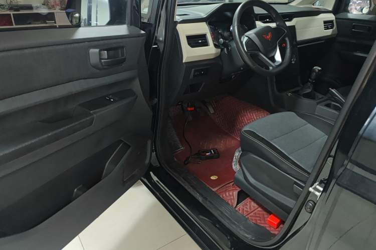 Used Wuling Zhengcheng 2021 1.5T Manual Comfort Version Driver Seat