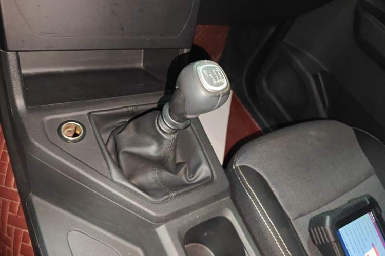 Used Wuling Zhengcheng 2021 1.5T Manual Comfort Version Gear Lever