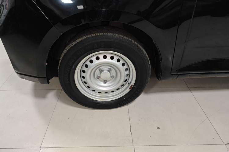 Used Wuling Zhengcheng 2021 1.5T Manual Comfort Version Left Front Wheel Hub