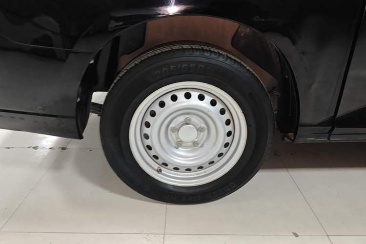 Used Wuling Zhengcheng 2021 1.5T Manual Comfort Version Right Rear Wheel Hub