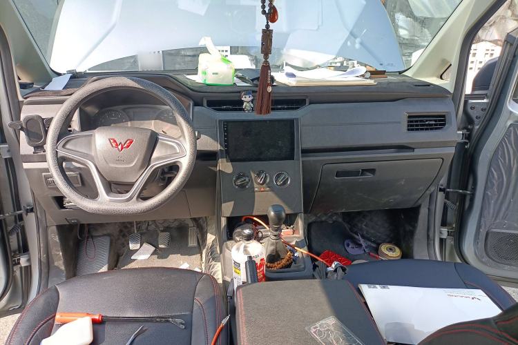 Used Wuling Zhengcheng 2022 2.0L Manual Entrepreneurial Version Center Console