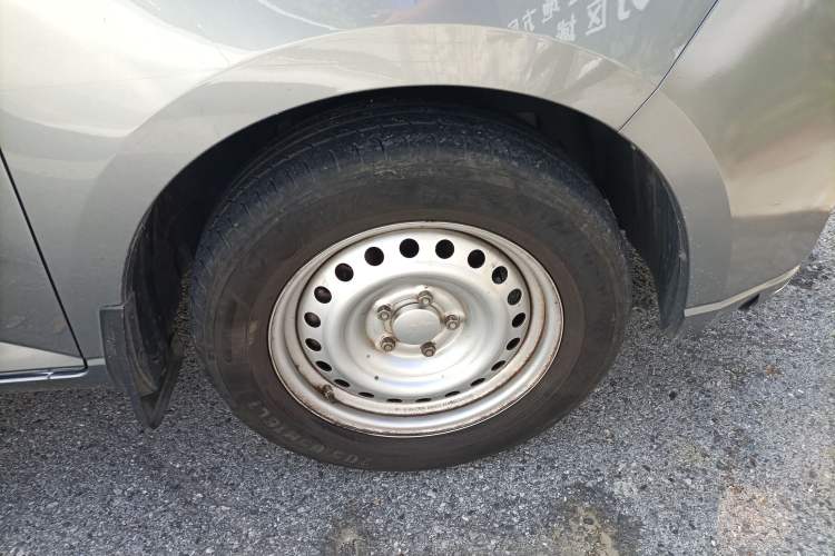 Used Wuling Zhengcheng 2022 2.0L Manual Entrepreneurial Version Right Front Wheel Hub