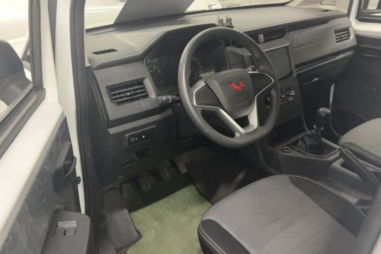 Used Wuling Zhengcheng 2022 2.0L Manual Entrepreneurial Version Interior 2