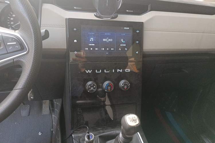 Used Wuling Zhengcheng 2021 1.5T Manual Luxury Version Audio And AC Panel