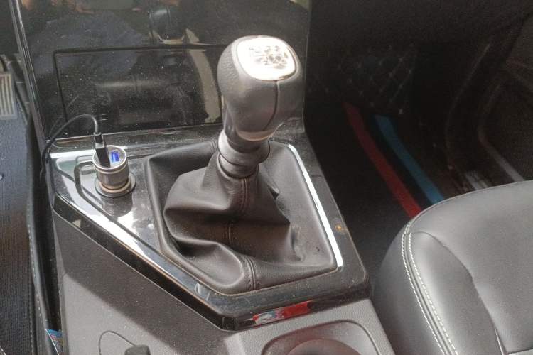 Used Wuling Zhengcheng 2021 1.5T Manual Luxury Version Gear Lever