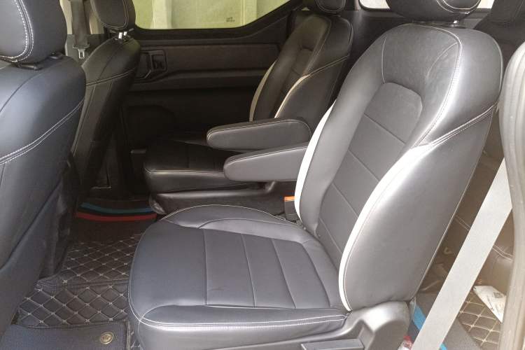 Used Wuling Zhengcheng 2021 1.5T Manual Luxury Version Left Rear Seat
