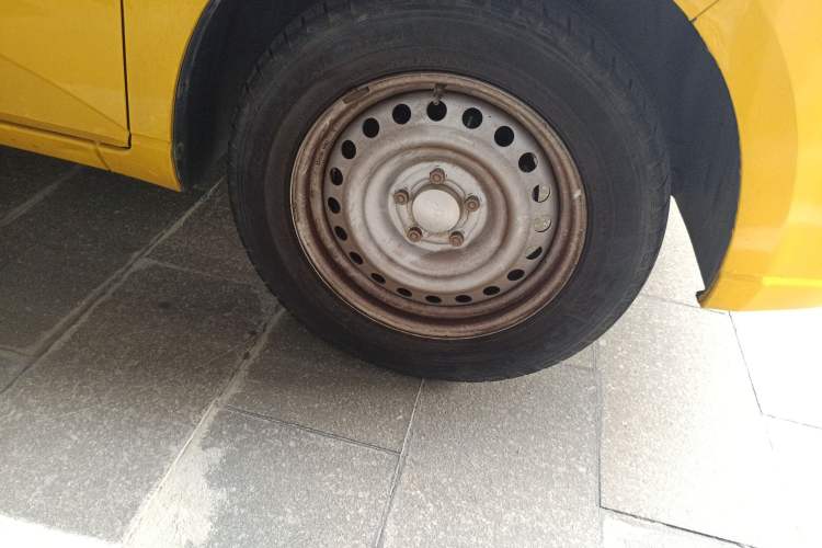 Used Wuling Zhengcheng 2021 1.5T Manual Luxury Version Right Front Wheel Hub