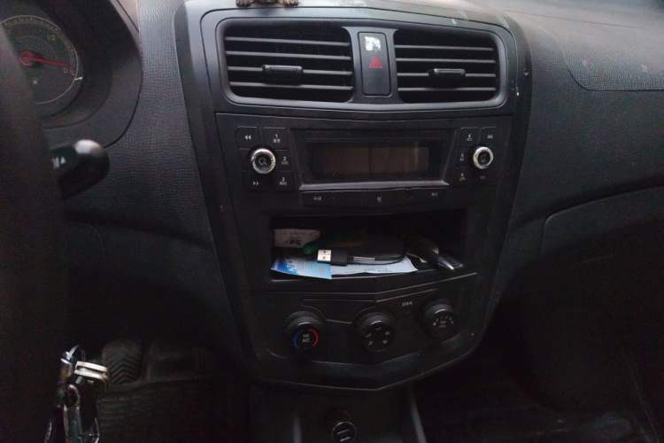 Used Wuling Zhengcheng 2015 1.5L Comfort L3C Audio And AC Panel