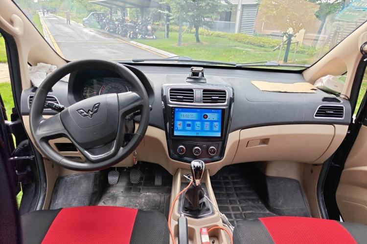 Used Wuling Zhengcheng 2015 1.8L Luxury Model LJ479QE2 Center Console