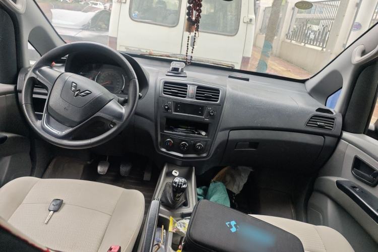 Used Wuling Zhengcheng 2015 1.5L Comfort L3C Center Console